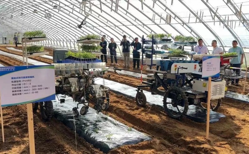 設施果類蔬菜機械化移栽作業大比武在北京平谷舉辦5