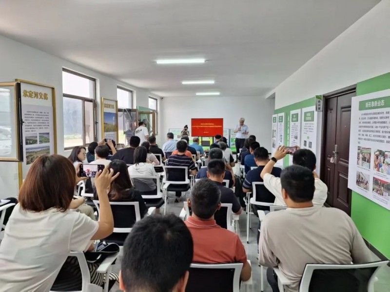 北京市農業技術推廣站聯合農業農村部規劃設計研究院舉辦北京種苗高效自動嫁接技術裝備觀摩活動