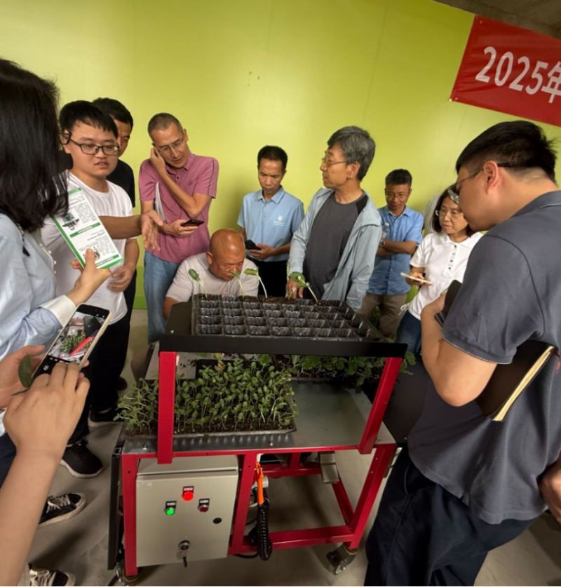 北京市農業技術推廣站聯合農業農村部規劃設計研究院舉辦北京種苗高效自動嫁接技術裝備觀摩活動2